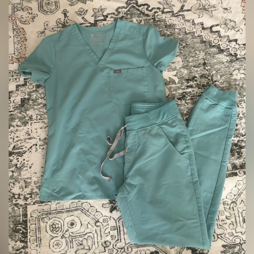 Figs scrub set